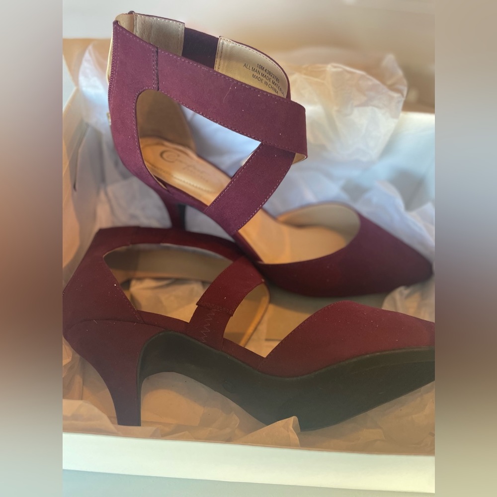 Short Pointed Toe Heel